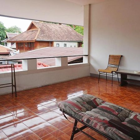 Manee Guesthouse And Record บ้านมานี Chiang Mai Esterno foto