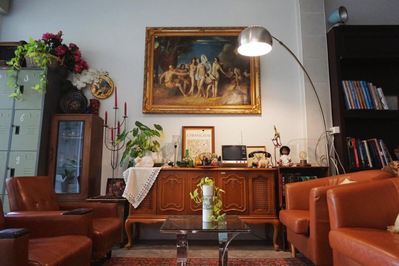 Manee Guesthouse And Record บ้านมานี Chiang Mai Esterno foto