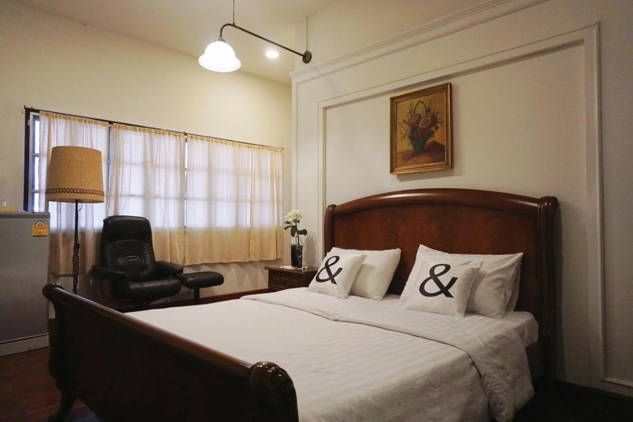 Manee Guesthouse And Record บ้านมานี Chiang Mai Esterno foto