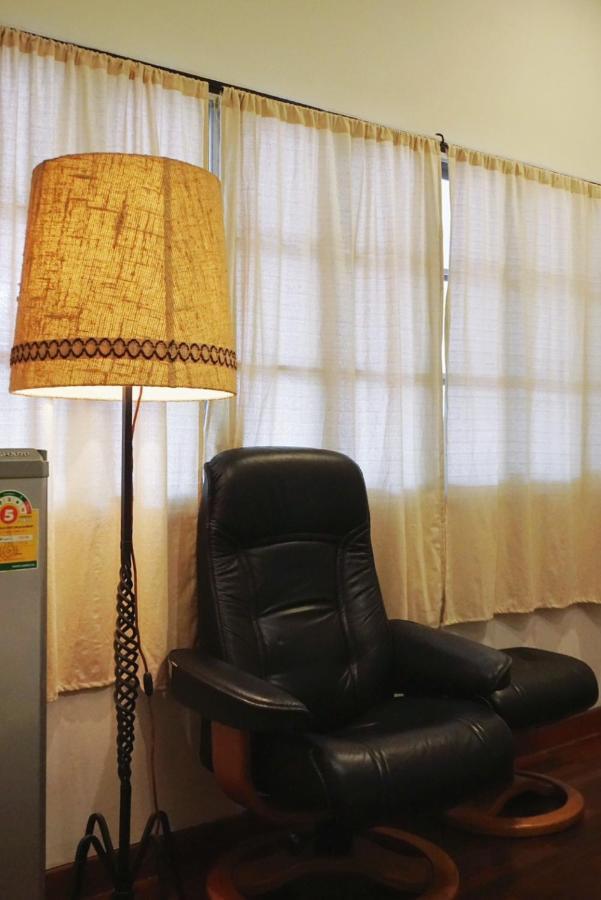 Manee Guesthouse And Record บ้านมานี Chiang Mai Esterno foto