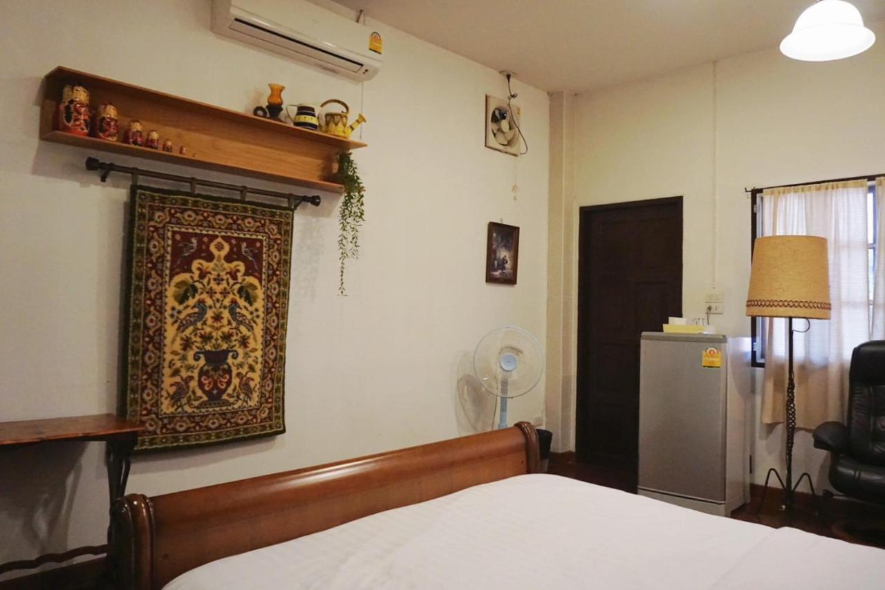Manee Guesthouse And Record บ้านมานี Chiang Mai Esterno foto