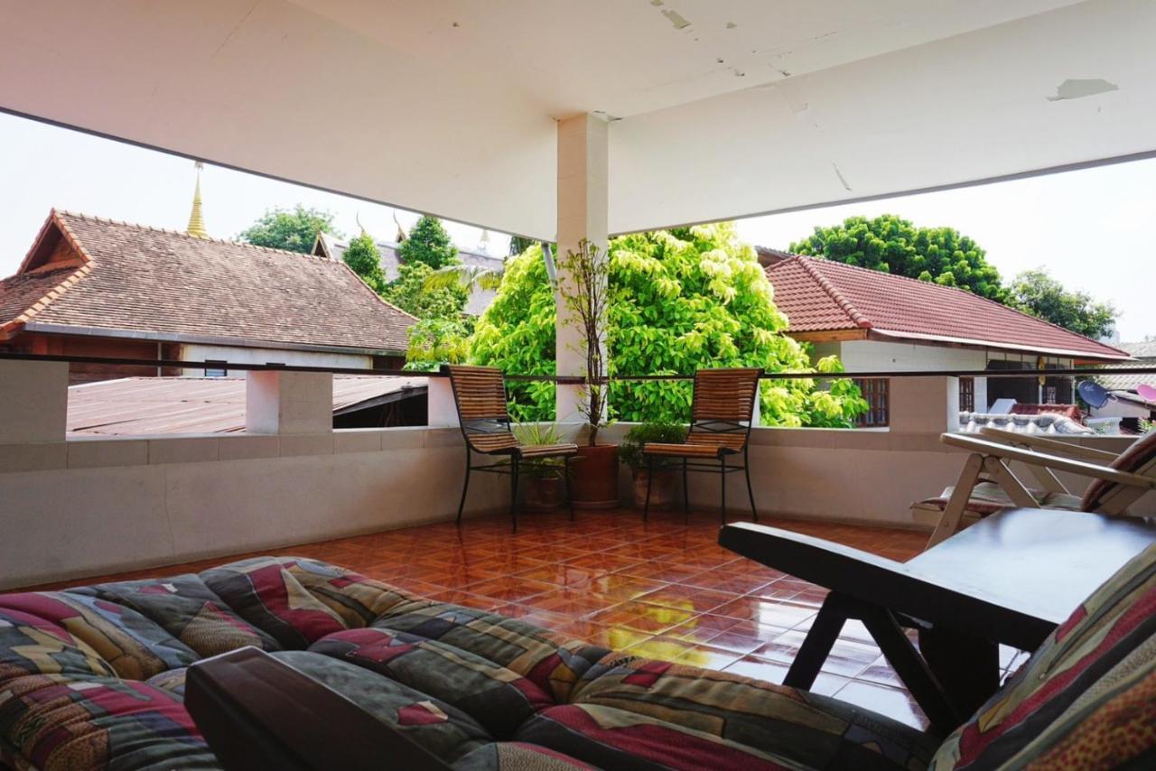 Manee Guesthouse And Record บ้านมานี Chiang Mai Esterno foto