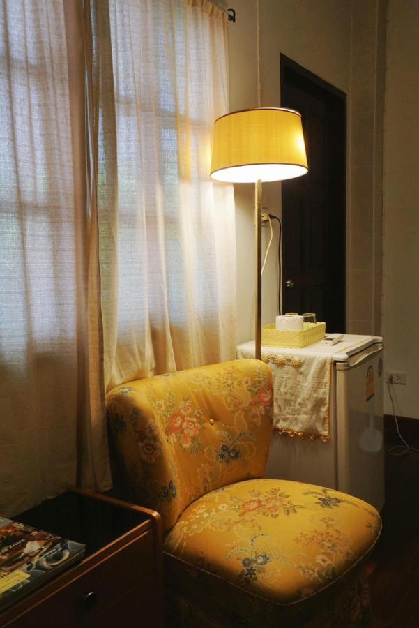 Manee Guesthouse And Record บ้านมานี Chiang Mai Esterno foto