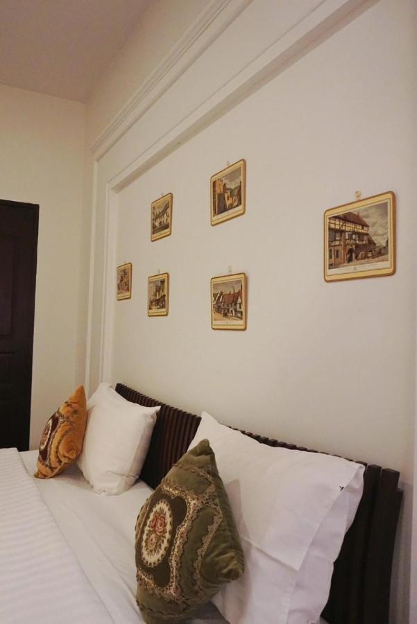 Manee Guesthouse And Record บ้านมานี Chiang Mai Esterno foto
