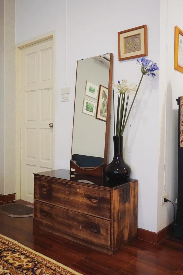 Manee Guesthouse And Record บ้านมานี Chiang Mai Esterno foto