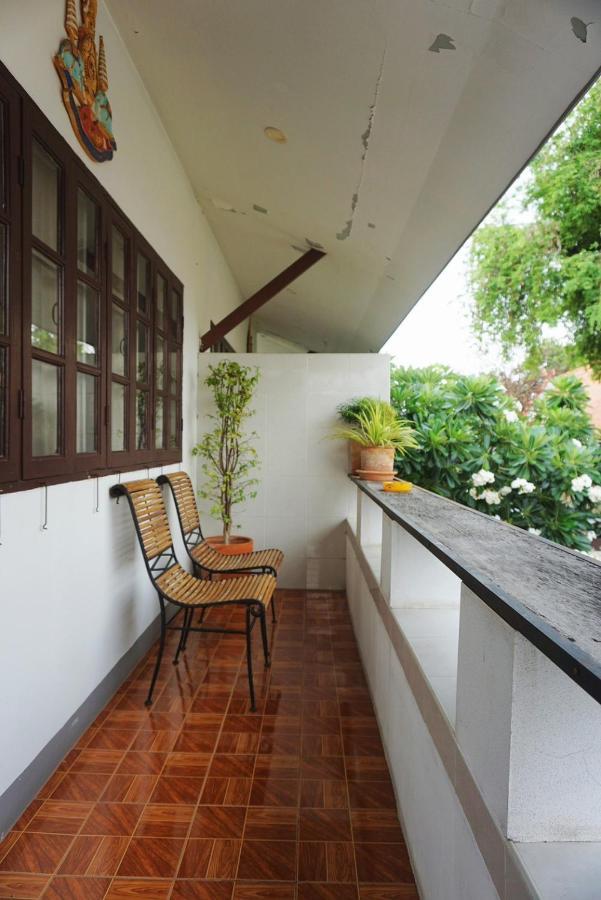 Manee Guesthouse And Record บ้านมานี Chiang Mai Esterno foto
