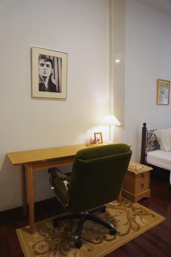 Manee Guesthouse And Record บ้านมานี Chiang Mai Esterno foto