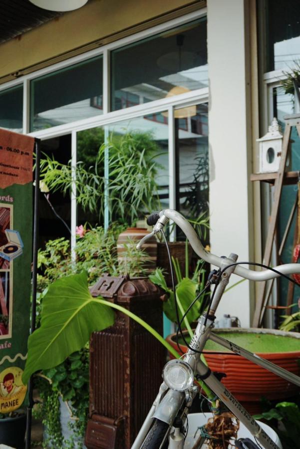 Manee Guesthouse And Record บ้านมานี Chiang Mai Esterno foto