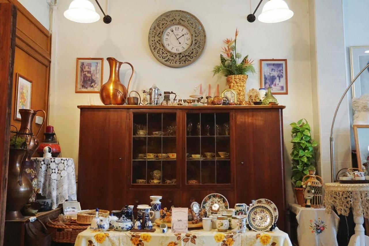 Manee Guesthouse And Record บ้านมานี Chiang Mai Esterno foto