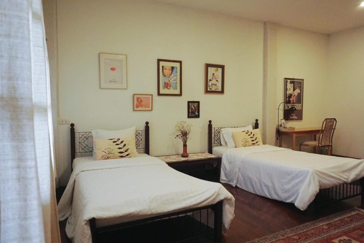Manee Guesthouse And Record บ้านมานี Chiang Mai Esterno foto