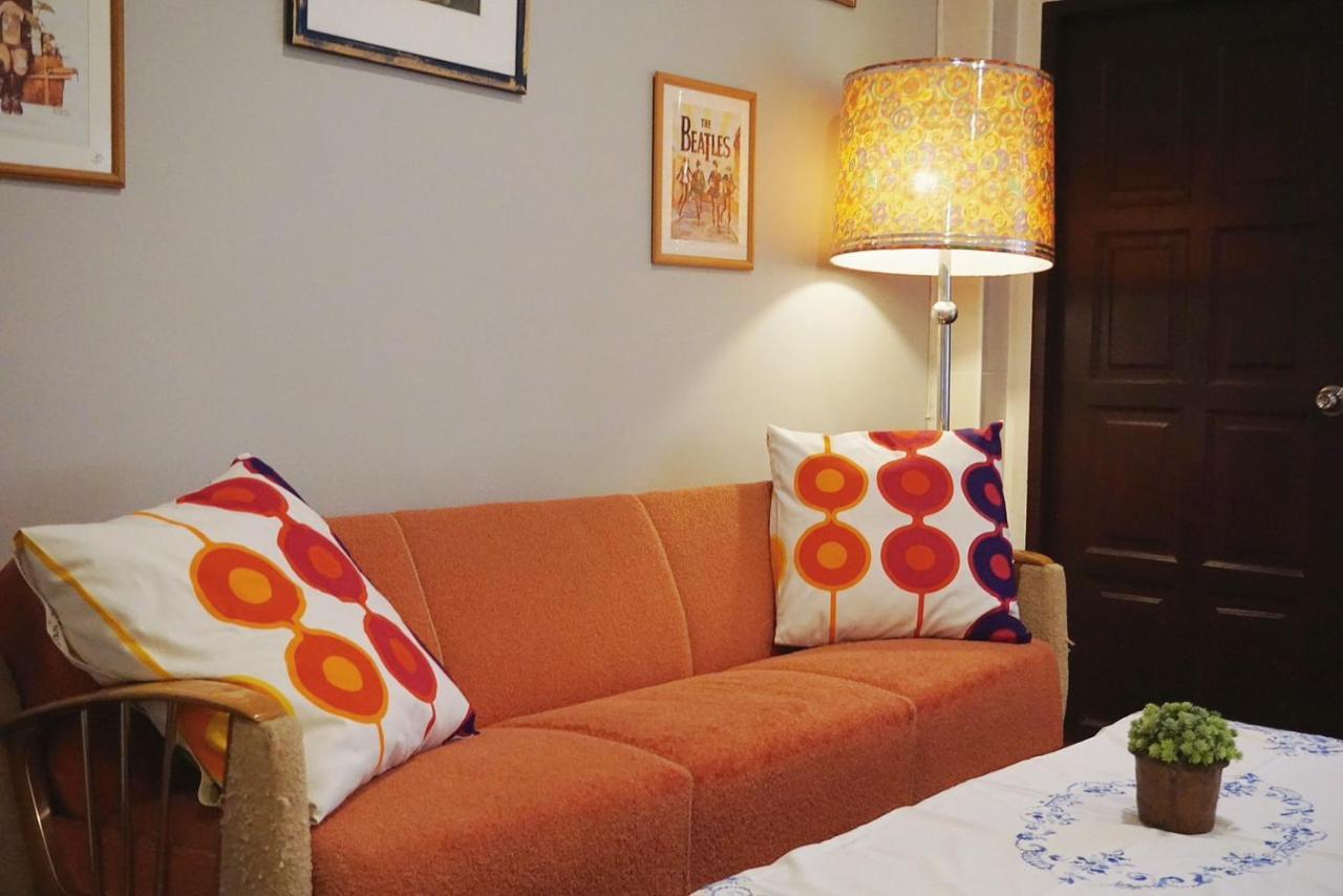 Manee Guesthouse And Record บ้านมานี Chiang Mai Esterno foto
