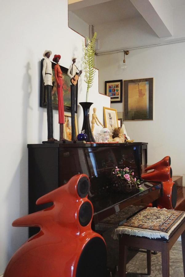Manee Guesthouse And Record บ้านมานี Chiang Mai Esterno foto