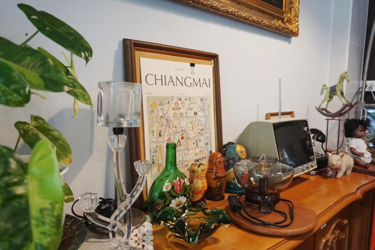 Manee Guesthouse And Record บ้านมานี Chiang Mai Esterno foto